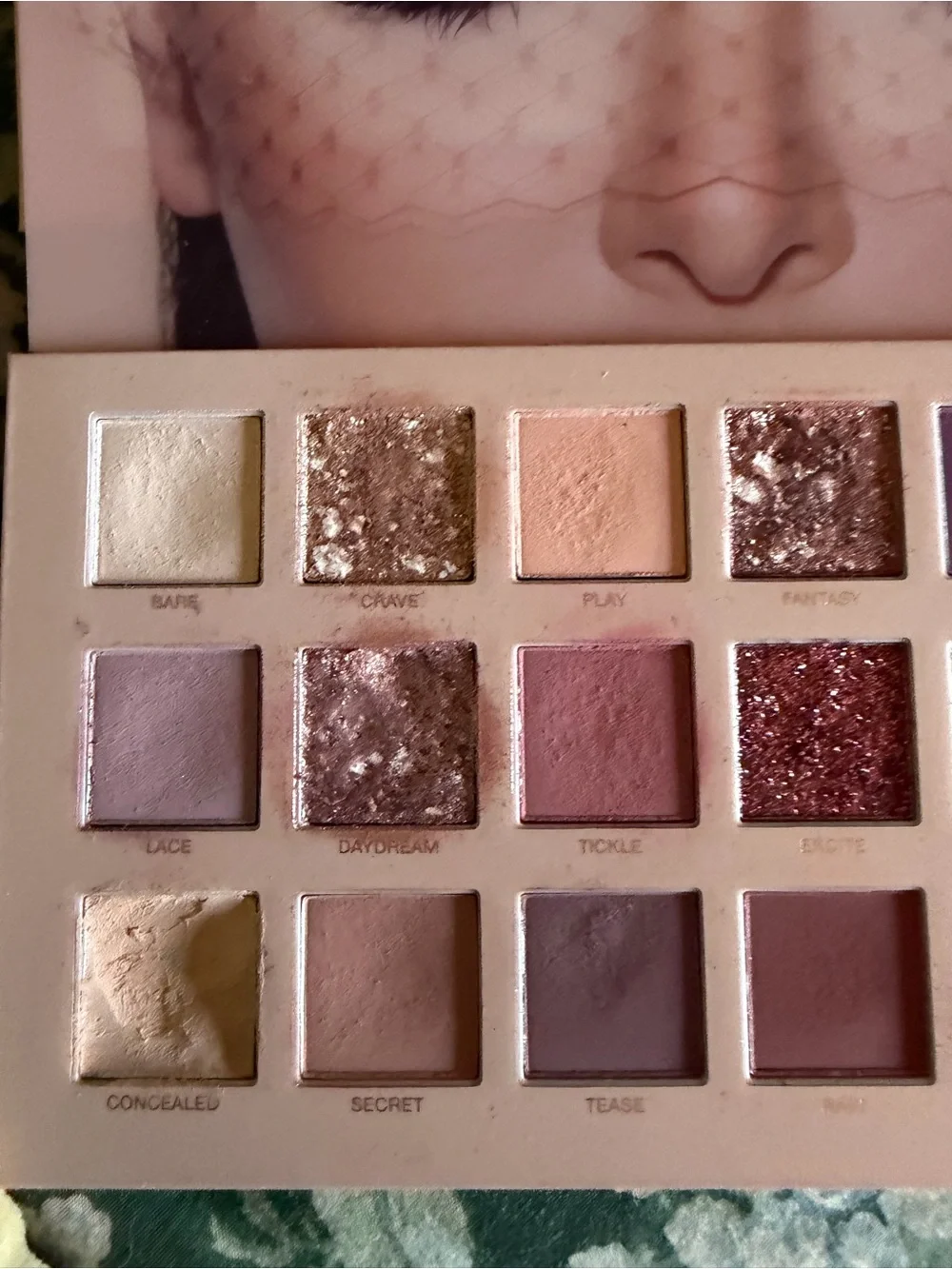 HUDA BEAUTY nude palette, gently used excellent pigment with box